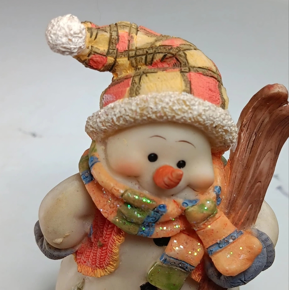Vtg. Snowman Figurine,  Skiing Darling in Sweater, Scarf and Hat - Picture 6 of 7